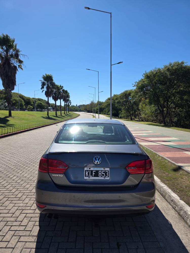 Volkswagen Vento Luxury — foto 13